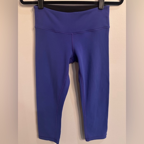 Lululemon wunder under reversible crop (bruised berry/black) - Picture 2 of 7